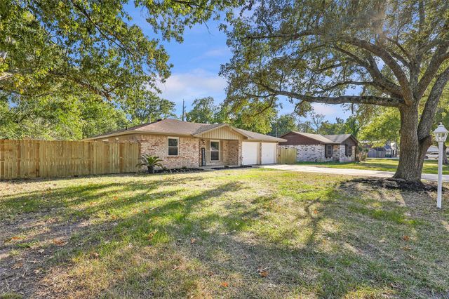 906 Broad Ripple Drive, Huffman, TX 77336