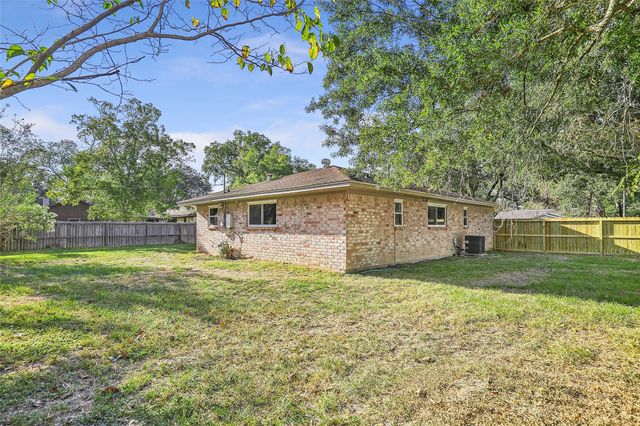 906 Broad Ripple Drive, Huffman, TX 77336