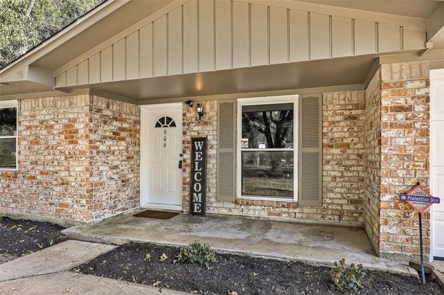 906 Broad Ripple Drive, Huffman, TX 77336