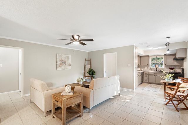 906 Broad Ripple Drive, Huffman, TX 77336