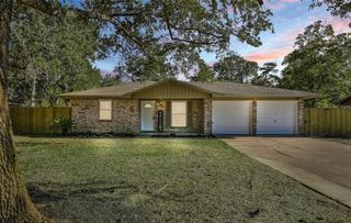 906 Broad Ripple Drive, Huffman, TX 77336