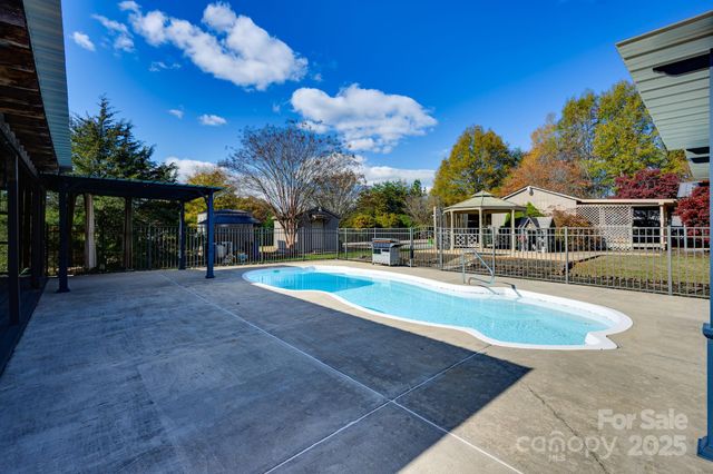 1071 Caleb Setzer Road, Newton, NC 28658