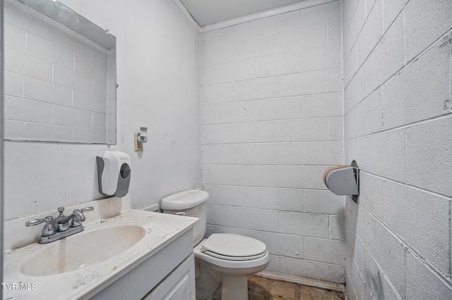 25239 Lee Highway, Abingdon, VA 24211