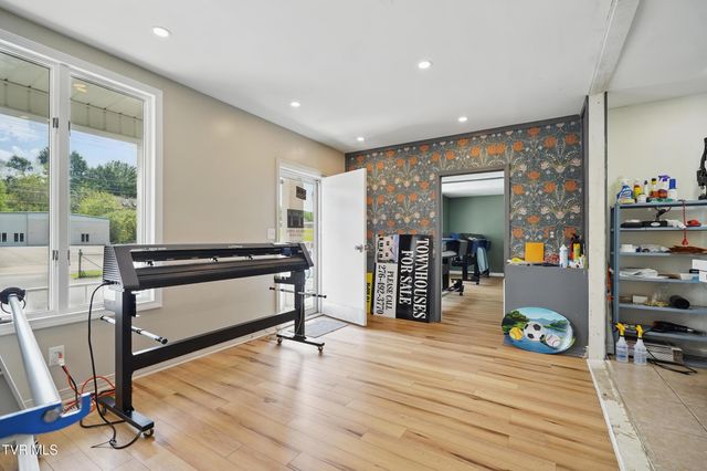 25239 Lee Highway, Abingdon, VA 24211