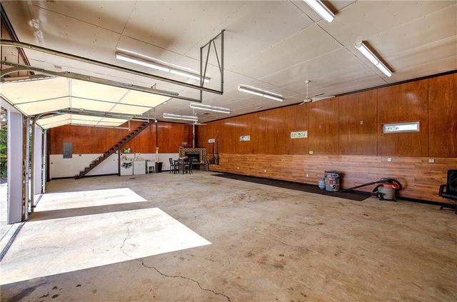 353 Old Tennessee NE Highway, White, GA 30184