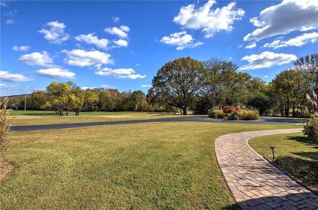 353 Old Tennessee NE Highway, White, GA 30184