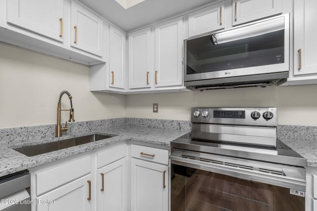 706 Highwood Dr, Louisville, KY 40206