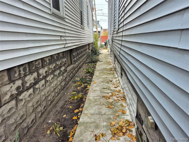 2214 Florian Street, Hamtramck, MI 48212