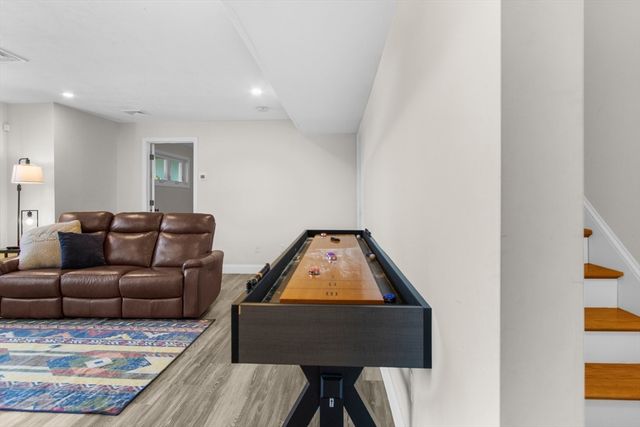 137-138 Sandy Beach Rd, Plymouth, MA 02360