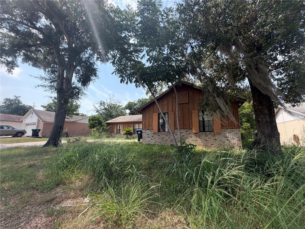 Image 3 of property listing at 6234 SPARLING HILLS CIRCLE, Orlando, FL 32808
