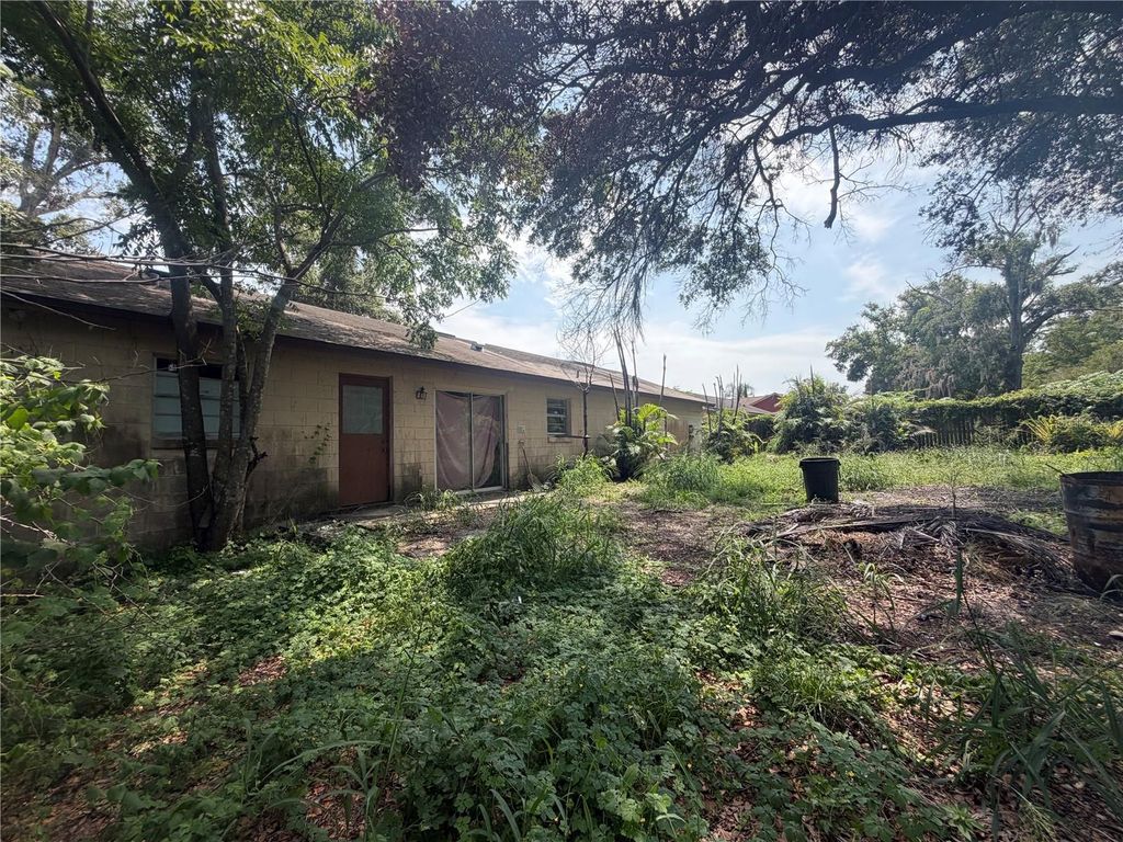 Image 9 of property listing at 6234 SPARLING HILLS CIRCLE, Orlando, FL 32808