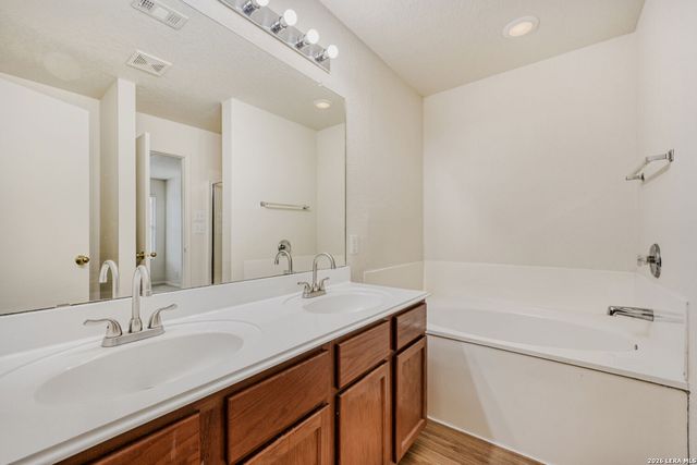 2606 Thunder Gulch, San Antonio, TX 78245