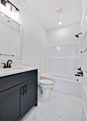 8 Kinross Drive, Bella Vista, AR 72715