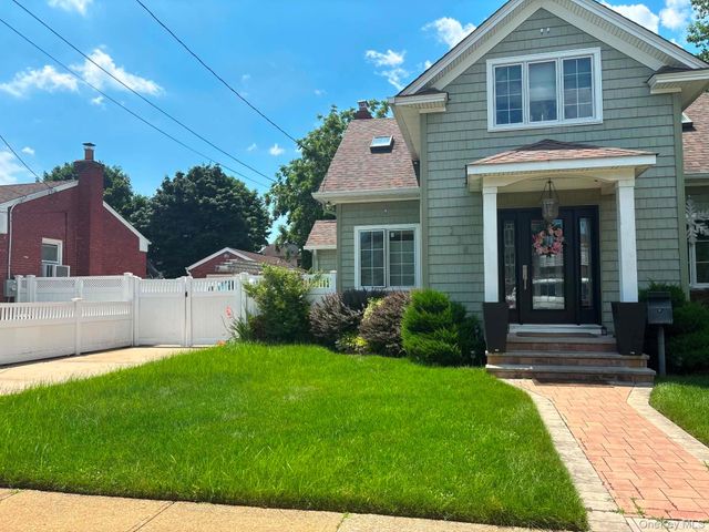 238 Laclede Avenue, Uniondale, NY 11553