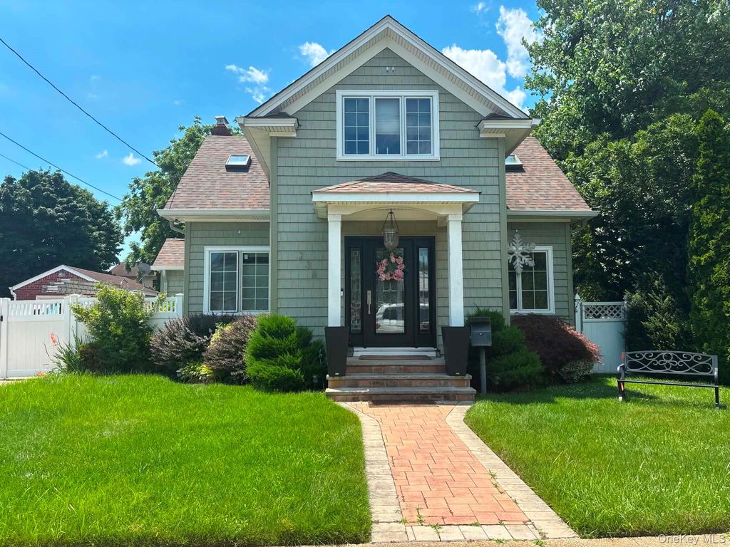 238 Laclede Avenue, Uniondale, NY 11553