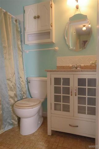 2111 Chatport Road, Oakville, MO 63129