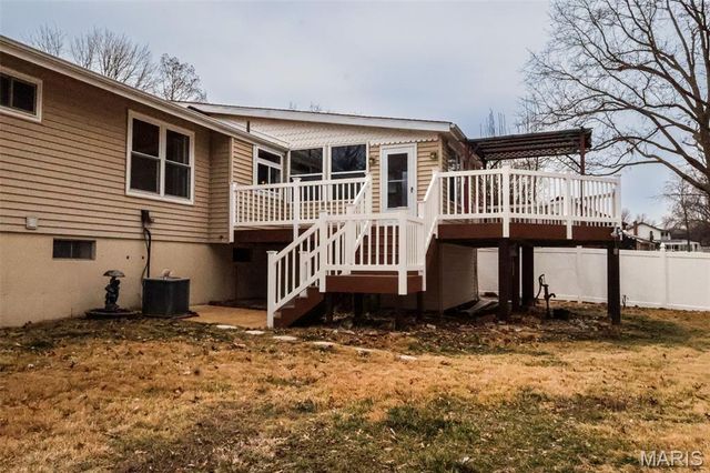 2111 Chatport Road, Oakville, MO 63129