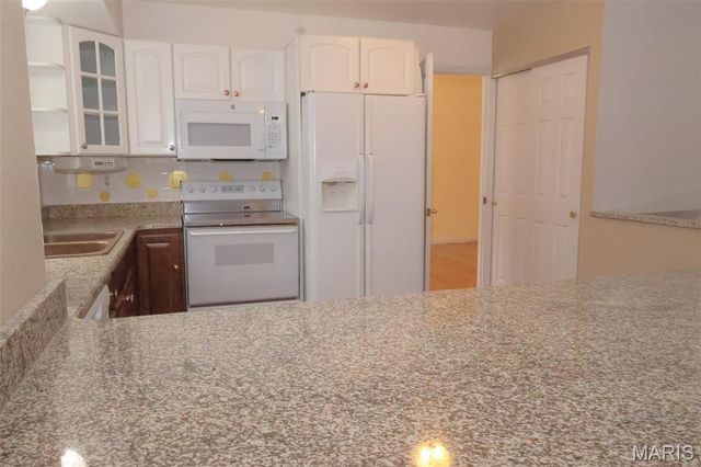 2111 Chatport Road, Oakville, MO 63129