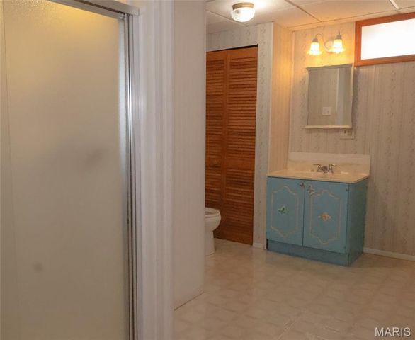 2111 Chatport Road, Oakville, MO 63129