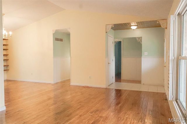 2111 Chatport Road, Oakville, MO 63129