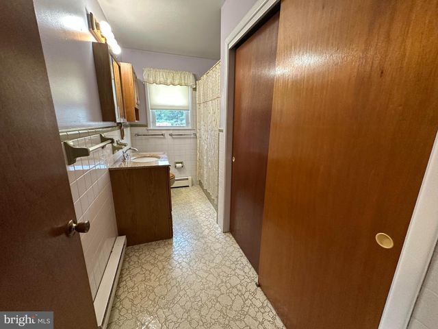 246 CENTER RD, Elmer, NJ 08318