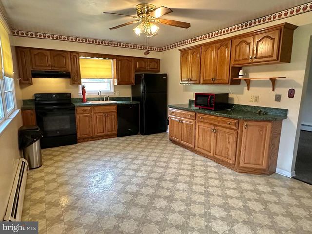 246 CENTER RD, Elmer, NJ 08318