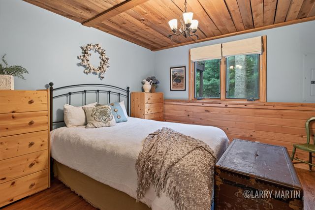 1895 W Lakewood Boulevard, Holland, MI 49424