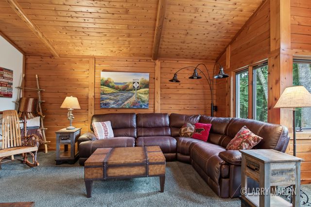1895 W Lakewood Boulevard, Holland, MI 49424