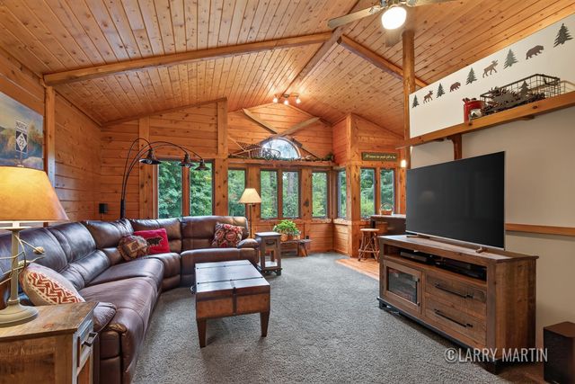 1895 W Lakewood Boulevard, Holland, MI 49424