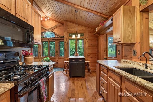 1895 W Lakewood Boulevard, Holland, MI 49424