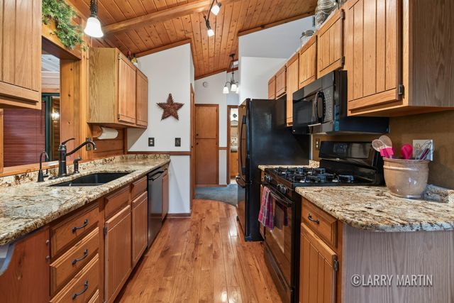 1895 W Lakewood Boulevard, Holland, MI 49424