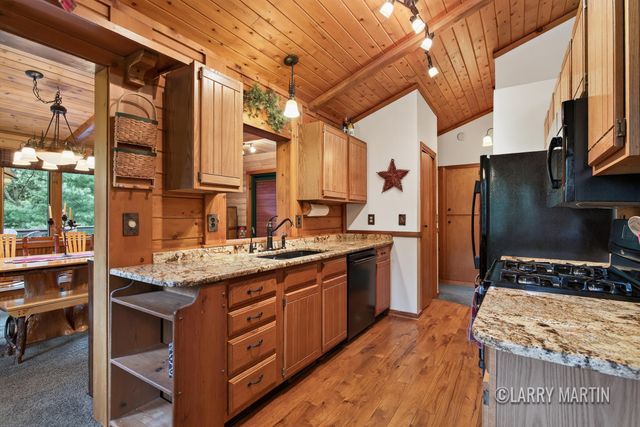 1895 W Lakewood Boulevard, Holland, MI 49424