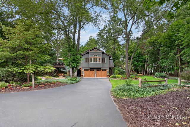1895 W Lakewood Boulevard, Holland, MI 49424