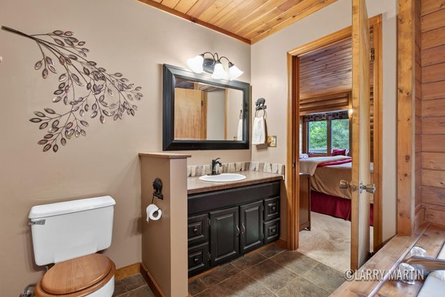 1895 W Lakewood Boulevard, Holland, MI 49424