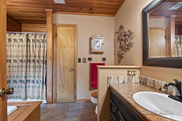 1895 W Lakewood Boulevard, Holland, MI 49424