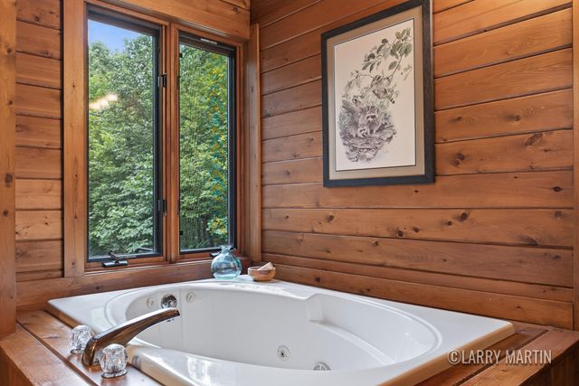 1895 W Lakewood Boulevard, Holland, MI 49424