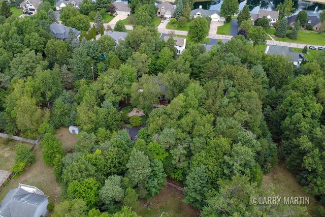 1895 W Lakewood Boulevard, Holland, MI 49424