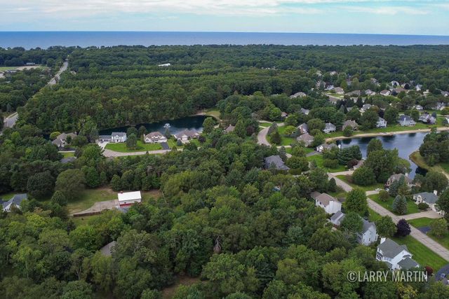 1895 W Lakewood Boulevard, Holland, MI 49424
