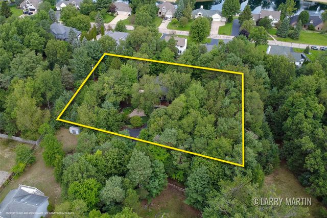 1895 W Lakewood Boulevard, Holland, MI 49424