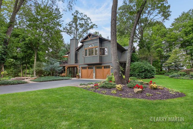 1895 W Lakewood Boulevard, Holland, MI 49424