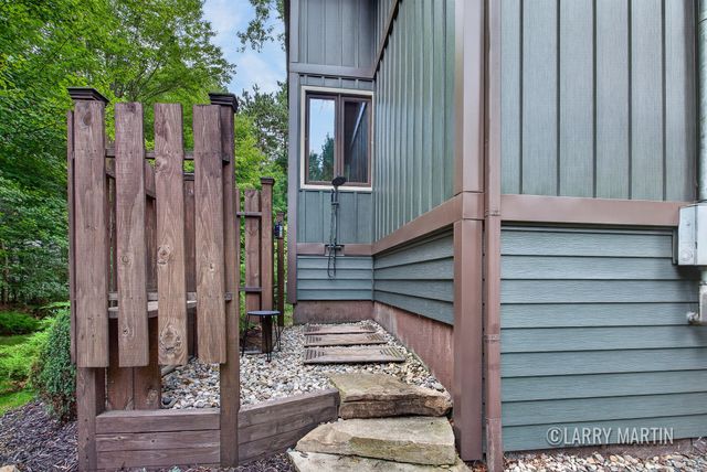 1895 W Lakewood Boulevard, Holland, MI 49424