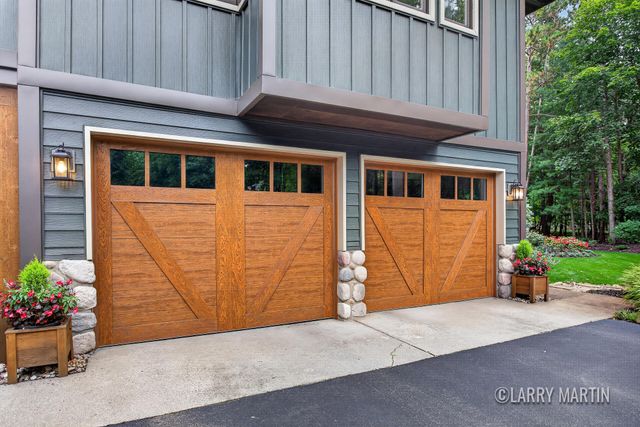 1895 W Lakewood Boulevard, Holland, MI 49424
