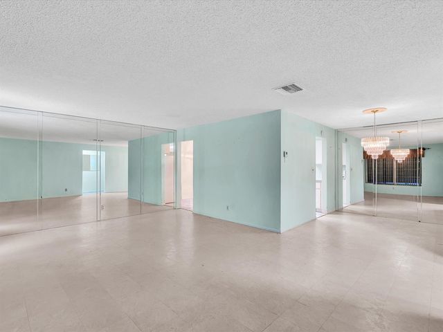 4514 NW 43rd Terrace, Tamarac, FL 33319