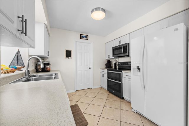 182 BOUNDARY BOULEVARD B, Rotonda West, FL 33947