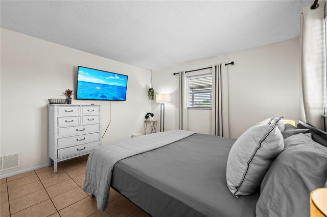 182 BOUNDARY BOULEVARD B, Rotonda West, FL 33947