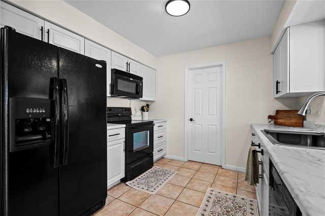 182 BOUNDARY BOULEVARD B, Rotonda West, FL 33947