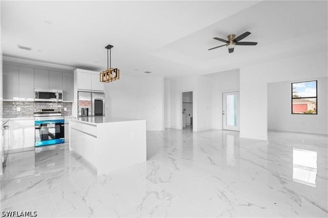1806 NE 21st PL, Cape Coral, FL 33909