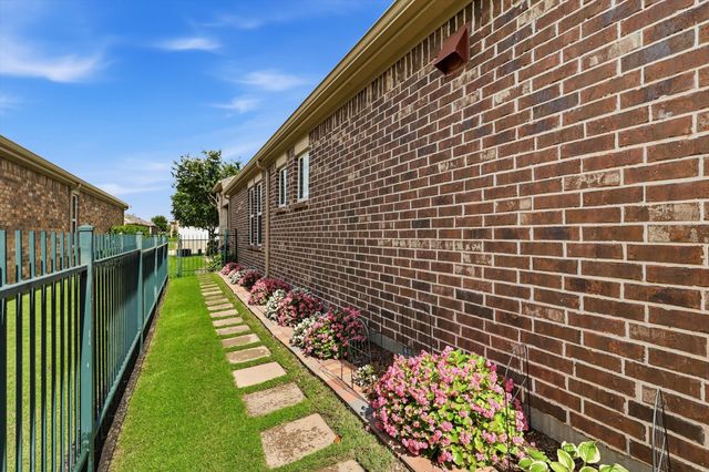 8915 Twin Pines Lane, Frisco, TX 75036