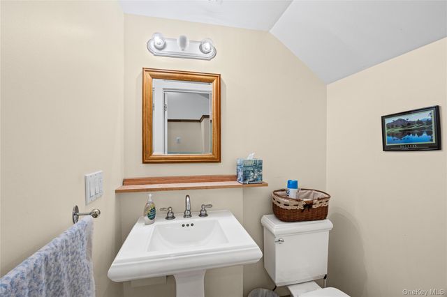 1492 Skunk Lane, Cutchogue, NY 11935