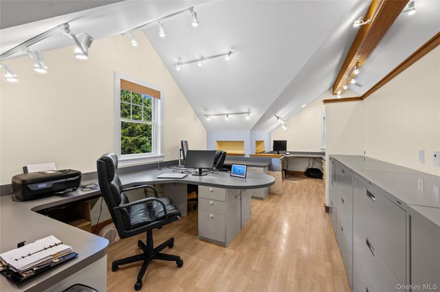 1492 Skunk Lane, Cutchogue, NY 11935